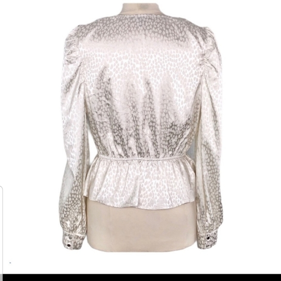 Chelsea. 28 women Top - Picture 4 of 14